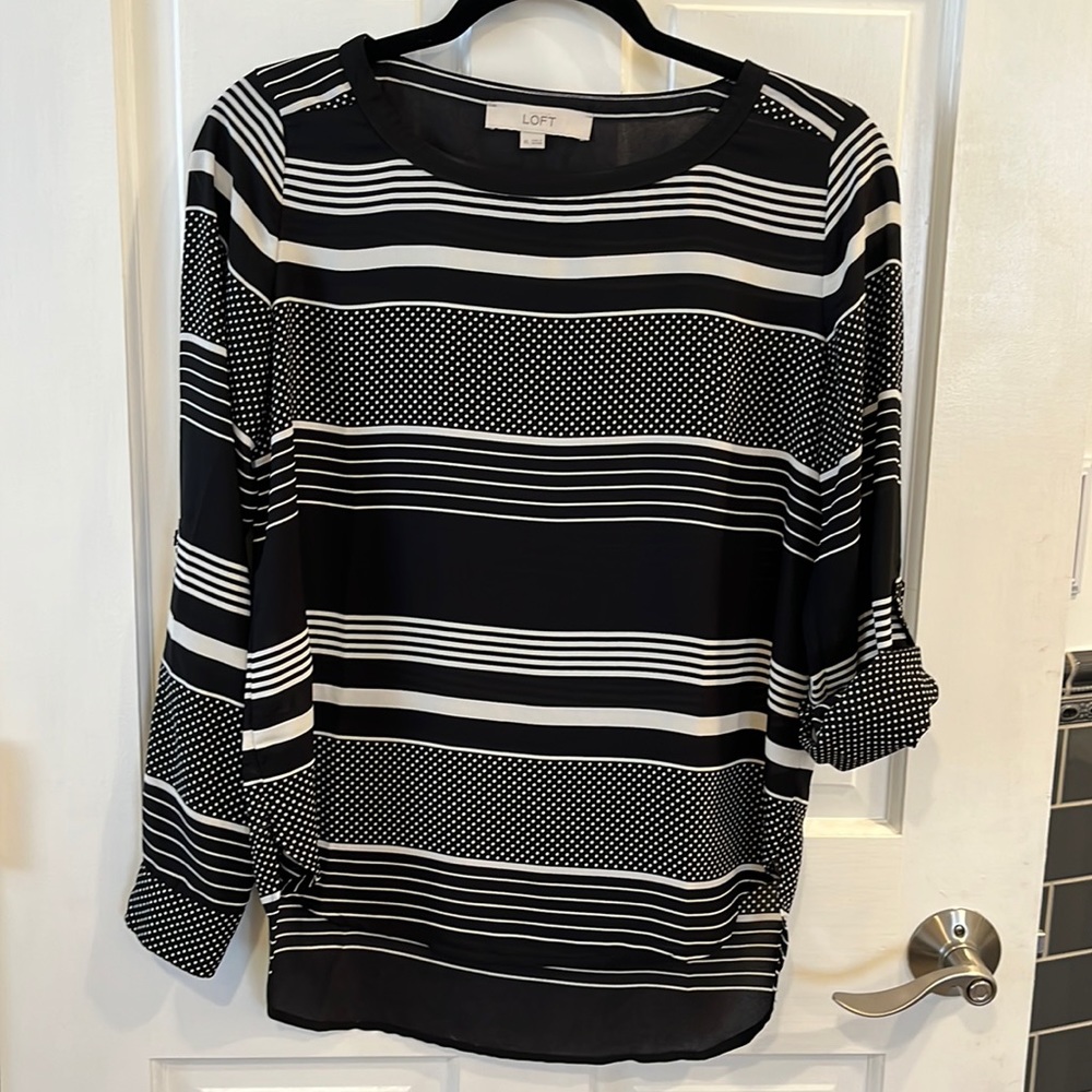 Ann Taylor Loft XS black and white blouse. Worn once. Excellent condition!